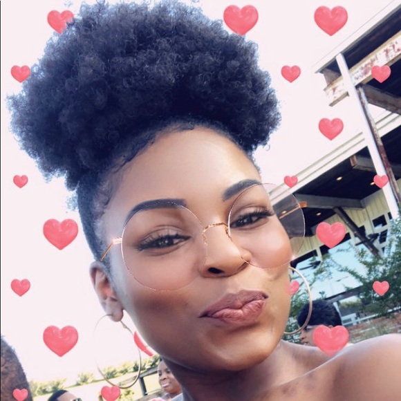 Meet your Posher, Makaila - Picture 2 of 2